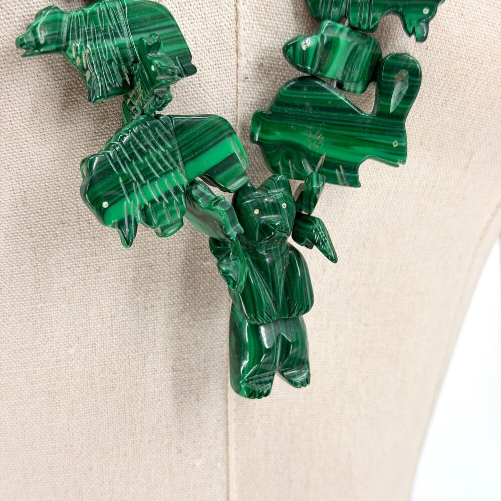 Vintage 90s Green Malachite Southwest Hand Carved Animal Fetish Necklace - Picture 2 of 10